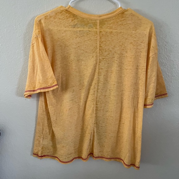 EUC Hogwarts Harry Potter tee - Picture 3 of 4